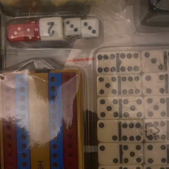 Multi- Game Set with Case - Picture 5 of 8